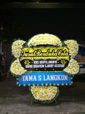 Papan Bunga Duka di Lunto Barat